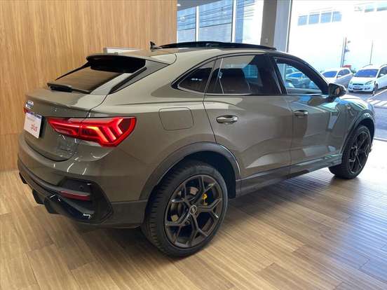 AUDI-Q3-2024
