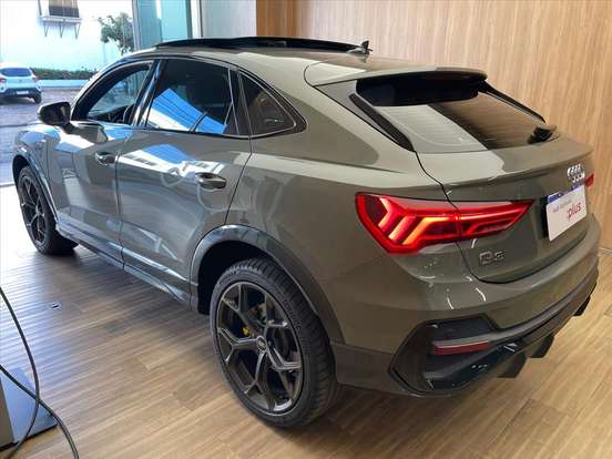 AUDI-Q3-2024