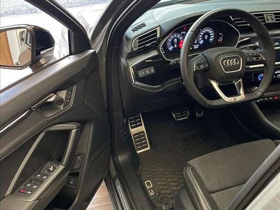 AUDI-Q3-2.0 40 TFSI GASOLINA PERFORMANCE BLACK PLUS QUATTRO TIPTRONIC AUDI-Q3-2024
