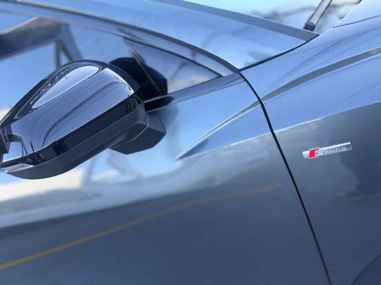 AUDI-Q3-2023