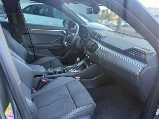 AUDI-Q3-2023