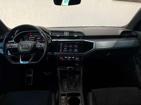 AUDI-Q3-2022
