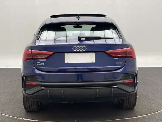 AUDI-Q3-2022