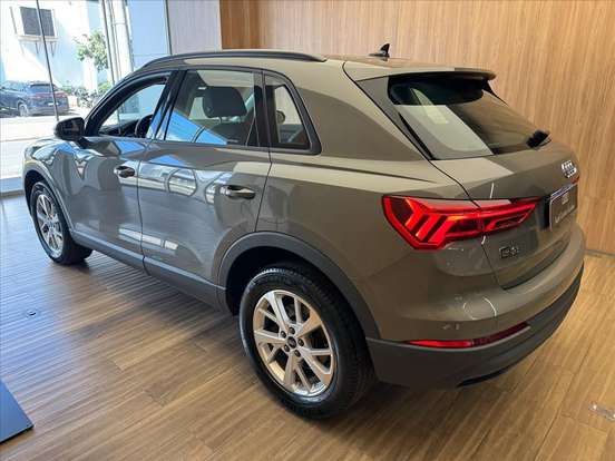 AUDI-Q3-2022