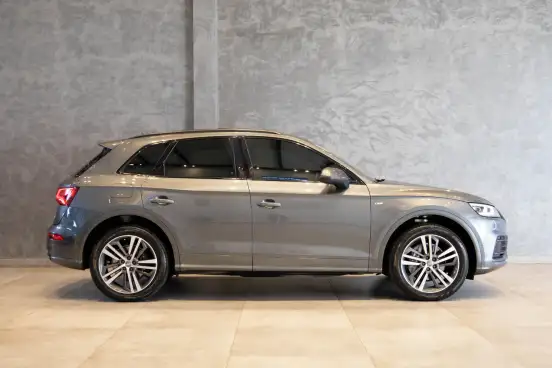 AUDI-Q5-2020
