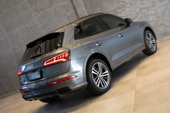 AUDI-Q5-2020