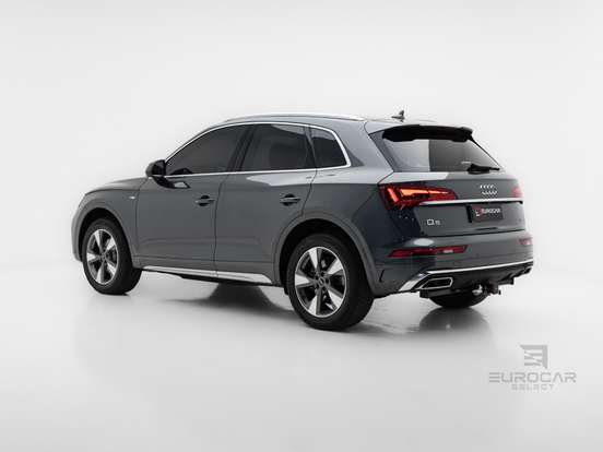 AUDI-Q5-2021