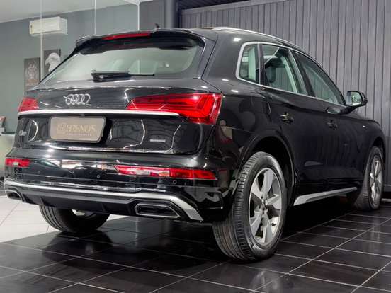 AUDI-Q5-2022
