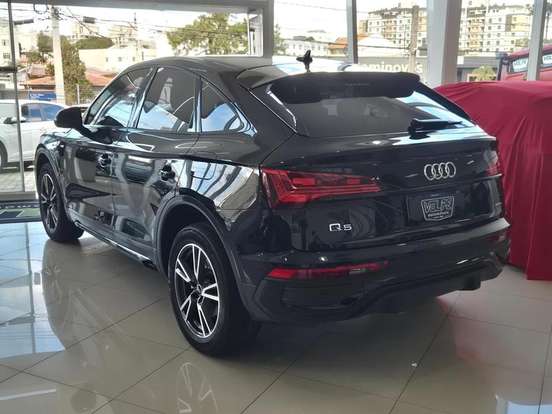 AUDI-Q5-2022