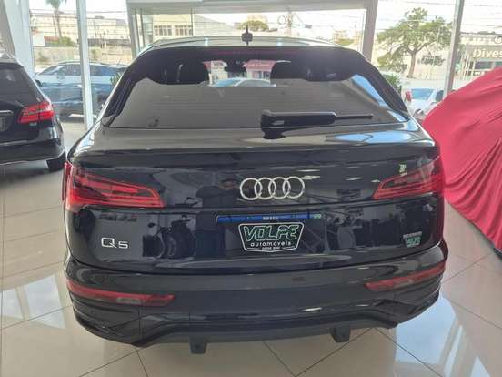 AUDI-Q5-2022