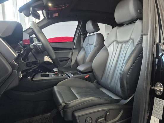 AUDI-Q5-2022