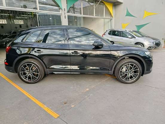 AUDI-Q5-2022