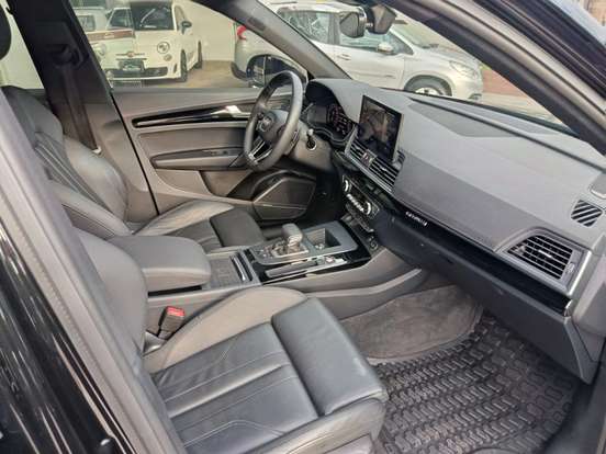 AUDI-Q5-2022