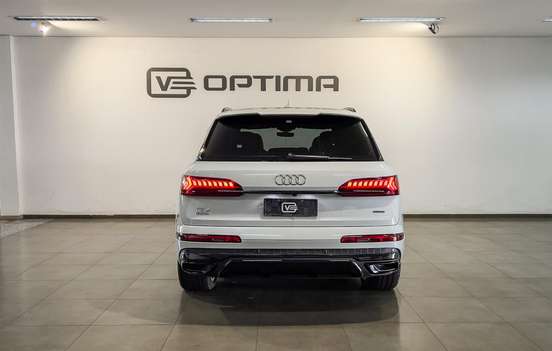 AUDI-Q7-2022