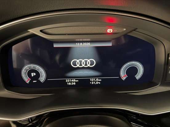 AUDI-Q8-2021