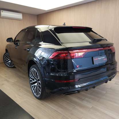 AUDI-Q8-2024