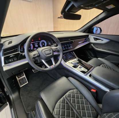 AUDI-Q8-2024