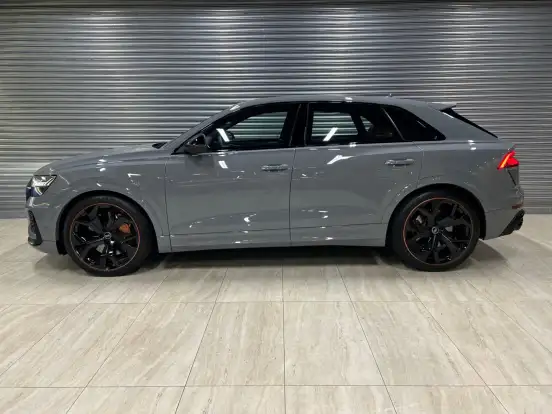 AUDI-RS Q8-2023