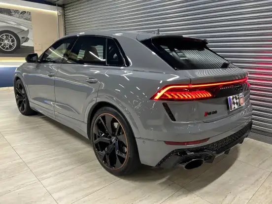 AUDI-RS Q8-2023