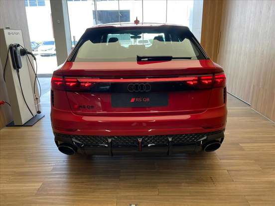 AUDI-RS Q8-2025