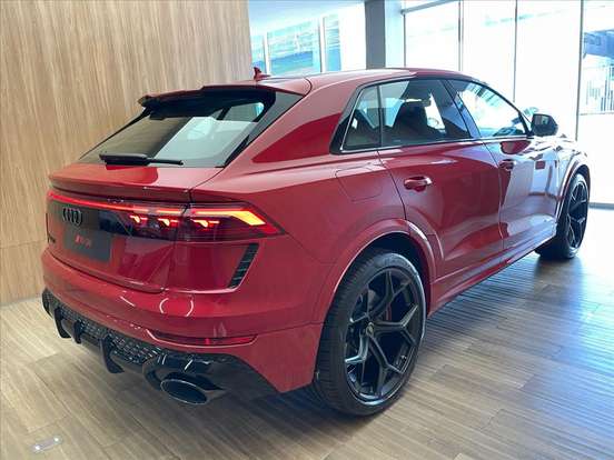 AUDI-RS Q8-2025