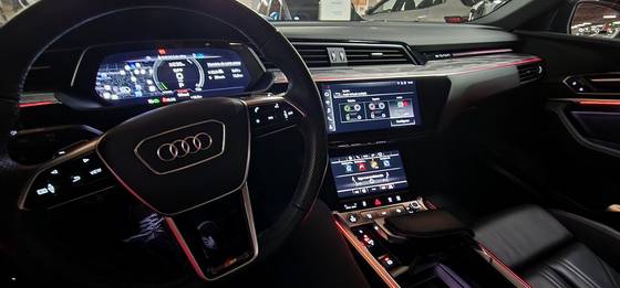 AUDI E-TRON ELÉTRICO SPORTBACK PERFORMANCE BLACK QUATTRO