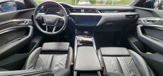 AUDI-E-TRON-2022