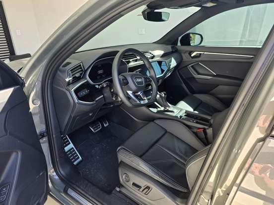 AUDI-Q3-2024