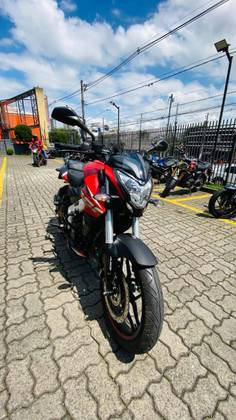 BAJAJ DOMINAR 200 