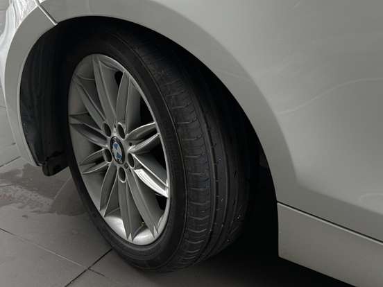 BMW-118i-2011