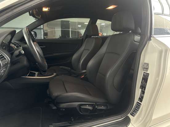 BMW-118i-1.6 URBAN LINE 16V TURBO GASOLINA 4P AUTOMÁTICO BMW-118i-2011
