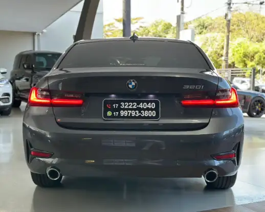 BMW-320i-2022
