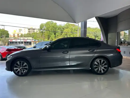 BMW-320i-2022