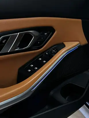 BMW-320i-2022