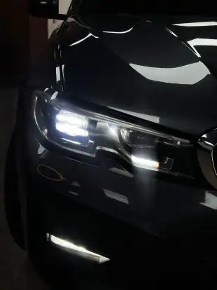 BMW-320i-2022