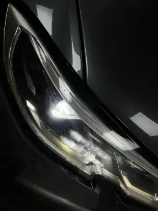 BMW-320i-2022