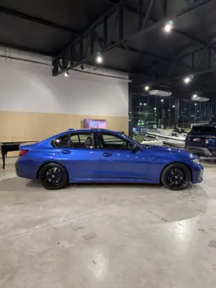 BMW-320i-2023