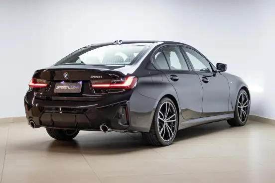 BMW-320i-2023