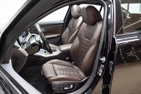 BMW-320i-2023