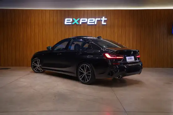 BMW-320i-2022