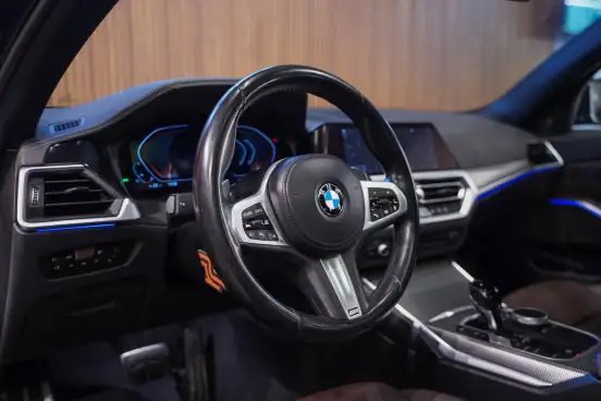 BMW-320i-2022