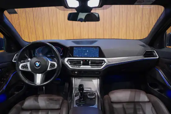 BMW-320i-2022
