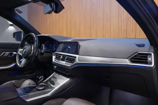 BMW-320i-2022