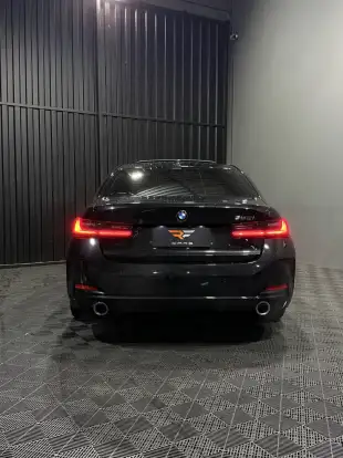 BMW-320i-2022