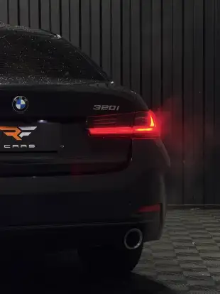 BMW-320i-2022