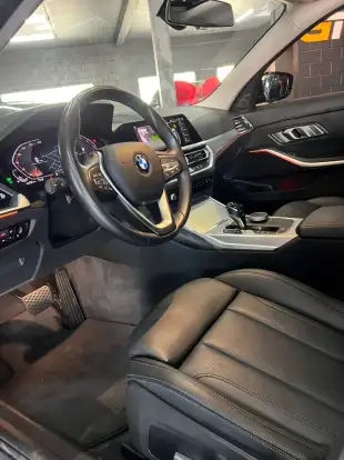 BMW-320i-2021