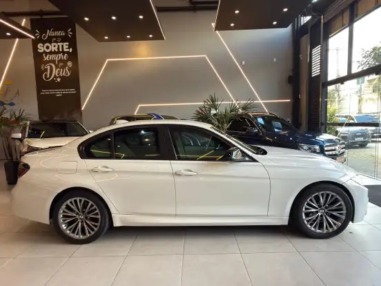 BMW-320i-2013