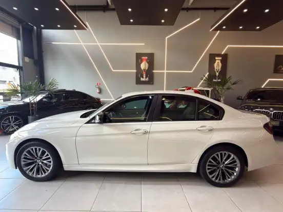 BMW-320i-2013