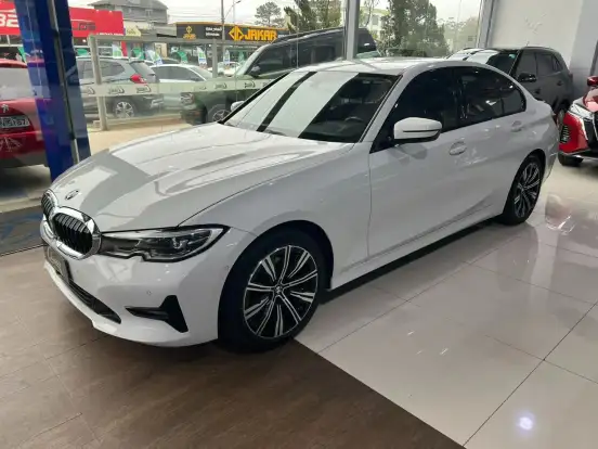 BMW-320i-2021