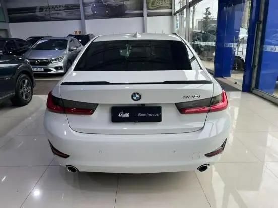 BMW-320i-2021